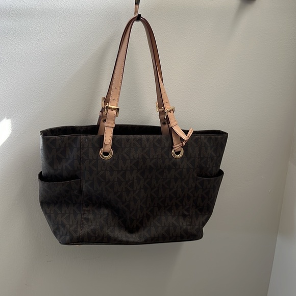Michael Kors computer bag. - Picture 2 of 11